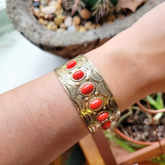Vintage Bohemian Brass Red Jasper Stone Tribal Native Ornate Boho Cuff Bracelet - Picture 3 of 8